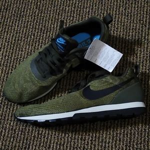 Brand New Nike Running Shoes MD Runner 2 Size 10.5